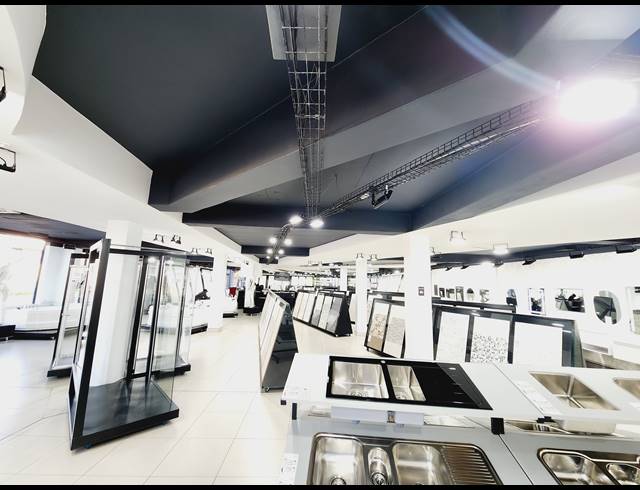 936M² SHOWROOM FOR SALE IN NORTH RIDING